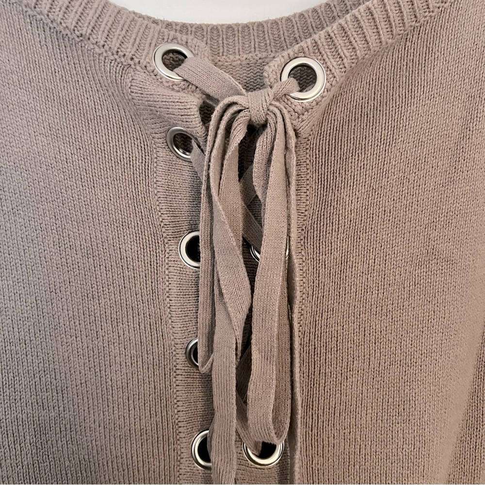 Express Lace Up Back High-Low Pullover - Picture 4 of 6
